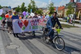Marsz dla życia i rodziny przeszedł ulicami Tomaszowa Maz. W parafii przy ul. Spalskiej odbywa się festyn. Potrwa do godz. 21 (FOTO+FILM)