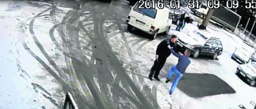 Jelenia Góra: Policjant z łomem zawieszony. Będzie postępowanie dyscyplinarne 