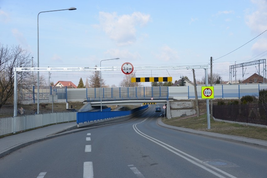 Bochnia. Przed wiaduktem na ulicy Wygoda są już bramownice. Czy to zapobiegnie forsowaniu przeprawy przez ciężarówki?