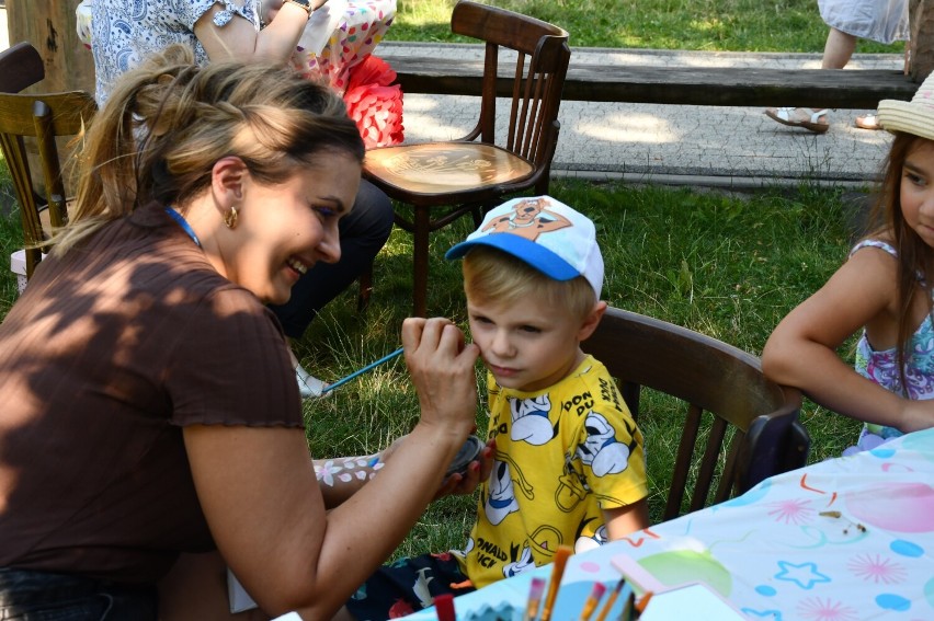 Tak bawili się mieszkańcy na letnim pikniku w Piotrkowie. Na finał zagrała Luxtorpeda ZDJĘCIA