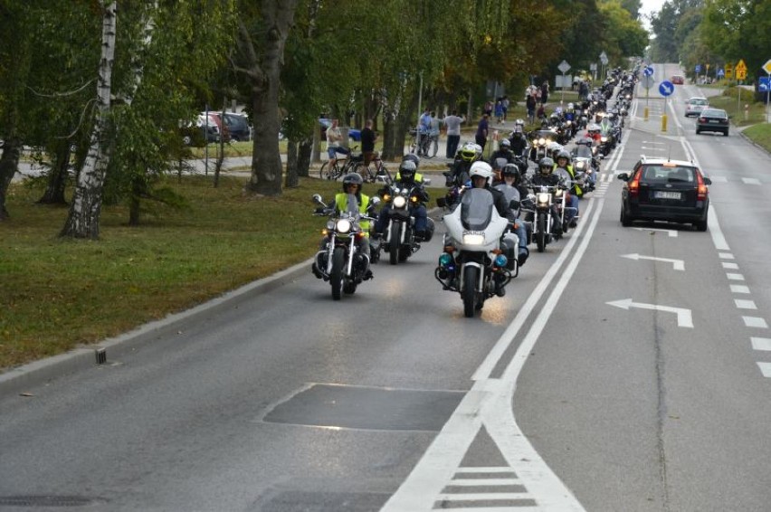 Imponująca parada motocykli podczas Dni Ziemi Sztumskiej - widok z perspektywy ulicy Sienkiewicza [ZDJĘCIA]