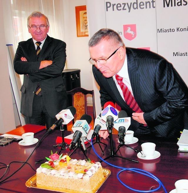 Prezydent Józef Nowicki pierwszy rok swojego urzędowania uczcił tortem