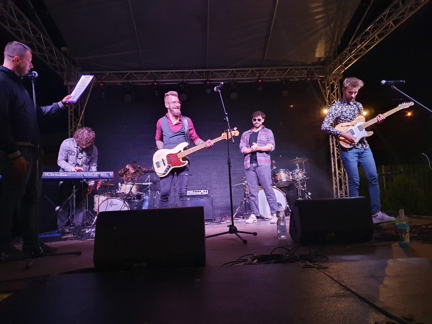 Koncertowy weekend w Śremskim Sporcie. Na „Placu pod brzozami” wystąpiły zespoły The Karlins i The Shvagiers [zdjęcia]