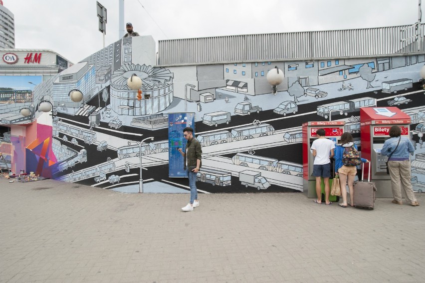 Stacja Metro Centrum. Na patelni powstaje ogromny mural
