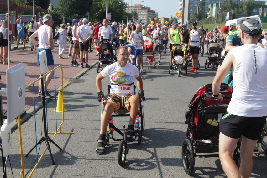 VIII Tyski Półmaraton zgromadził tłumy biegaczy