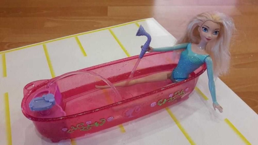 Wanna z pompką dla Barbie - zabawki też bywają pomysłowe.