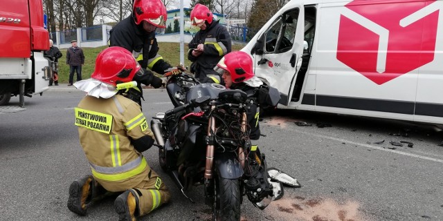 Wypadek na Strzemięcinie w Grudziądzu. Motocykl zderzył się z busem