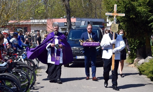 Stracił życie w wyniku upadku podczas wyścigu kolarskiego.
Był pasjonatem kolarstwa, zawodnikiem w kategorii masters, współzałożycielem UKS Sportowiec Piła, trenerem i wychowawcą młodzieży. Współorganizował wiele imprez kolarskich. Z powodzeniem startował także w innych dyscyplinach, między innymi w triathlonie. Był serdecznym i życzliwym człowiekiem, chętnie służącym innym pomocą i radą.