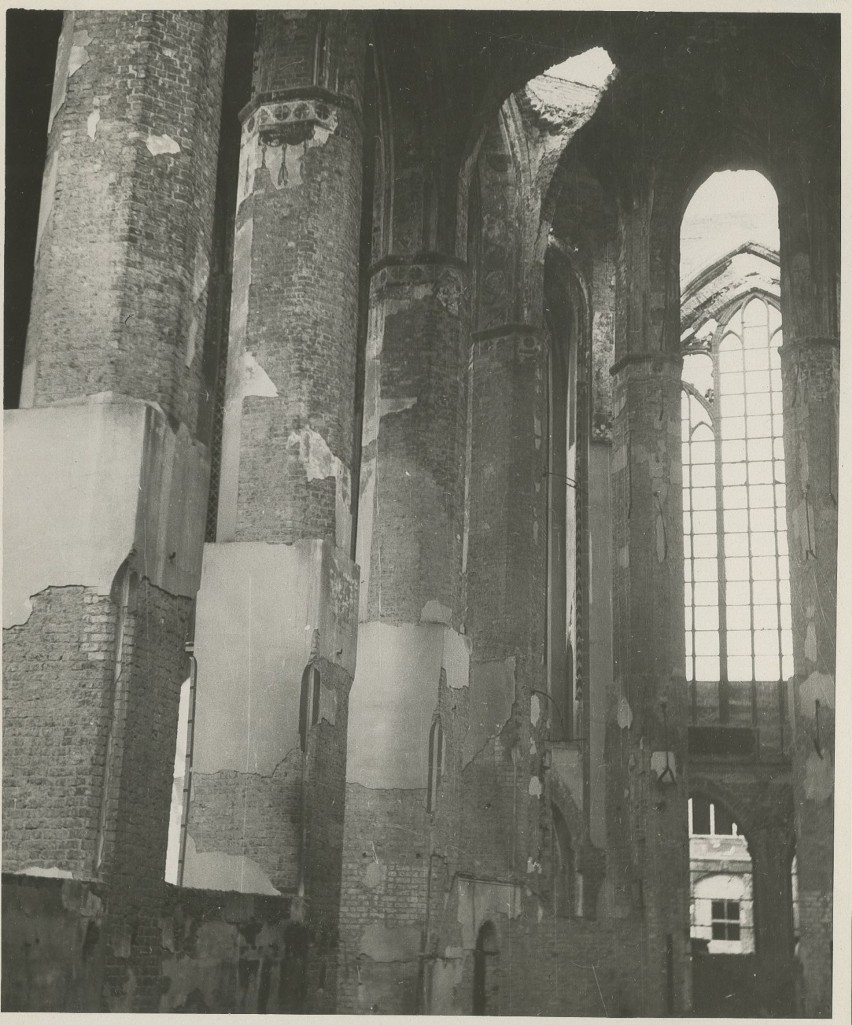 1947 rok. Wnętrze katedry św. Jakuba
