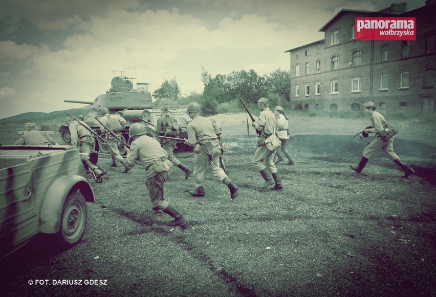 Rekonstrukcja scen zajmowania Wałbrzycha przez żołnierzy...