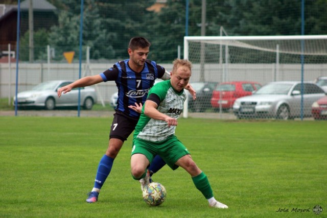 Wojciech Munia zdobył dwie bramki w meczu z Naftą Jedlicze. Z tyłu Damian Limberger