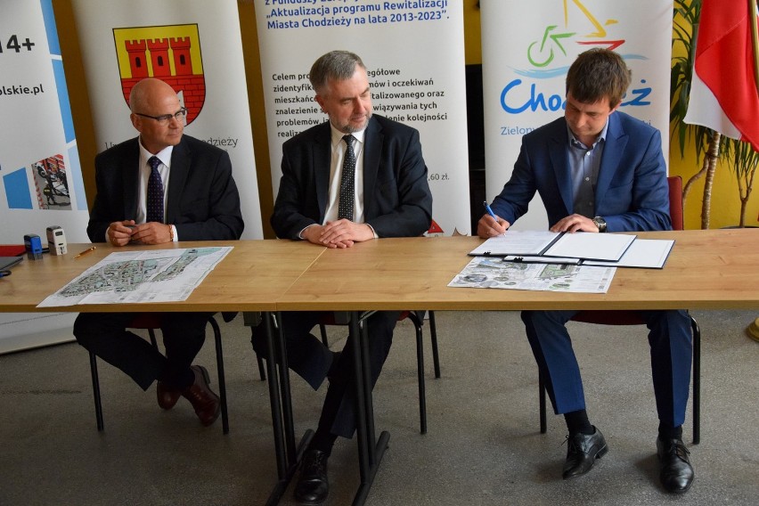 Rewitalizacja w Chodzieży: Burmistrz i marszałek podpisali umowę o dofinansowaniu wielomilionowego projektu