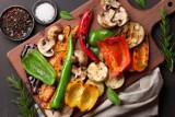 Jakie warzywa na grilla? Sprawdź najlepsze roślinne propozycje i czas pieczenia produktów na ruszcie!