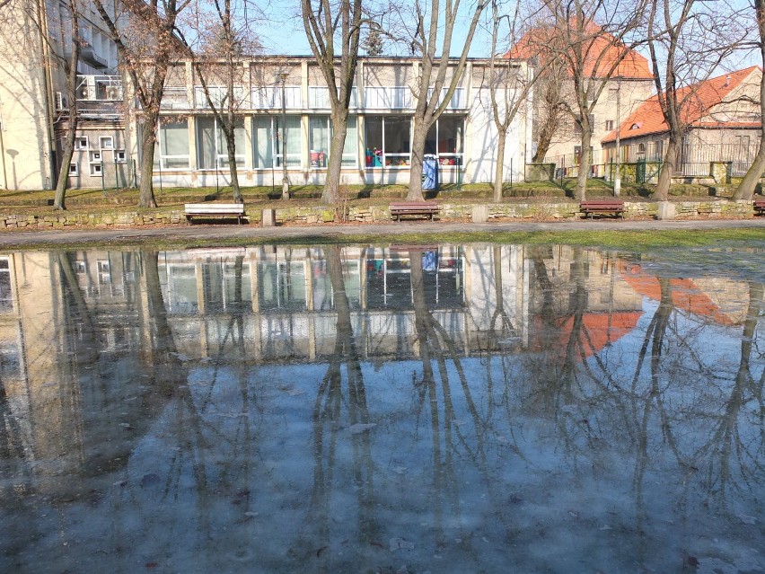 Plac Mickiewicza w Opolu zalany wodą