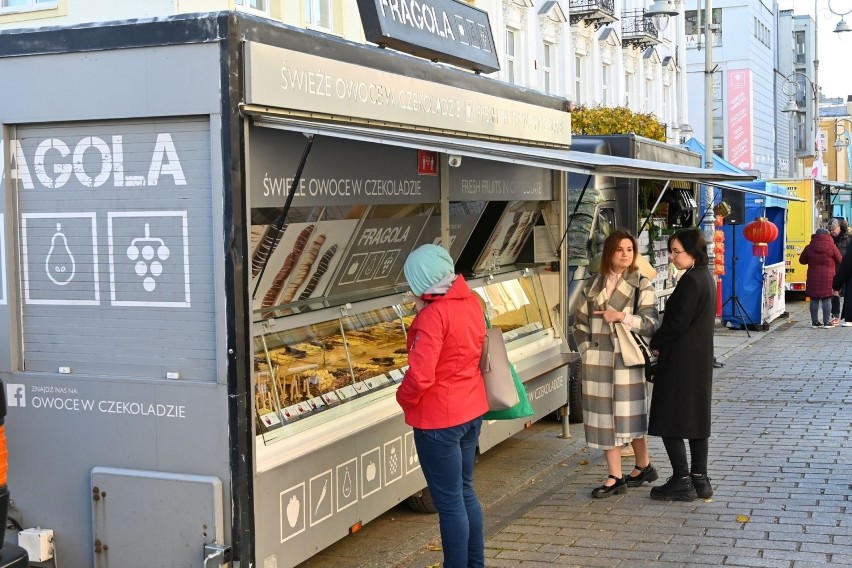 Food trucki z pysznym jedzeniem zaparkowały w Kielcach. Zjemy dania z różnych stron świata (ZDJĘCIA, WIDEO)