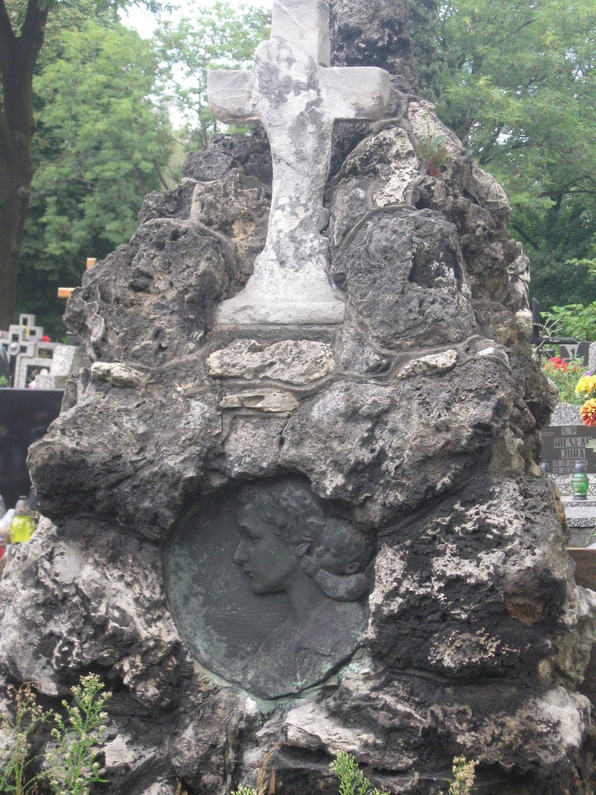Cmentarze w Jaworznie. Ratujmy świątki z naszych cmentarzy