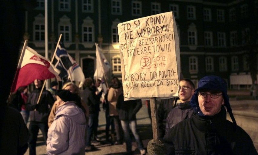 "Fałszerze!",  "Komorowski zdrajcą Polski!". Środowiska prawicowe protestowały w Szczecinie [wideo]