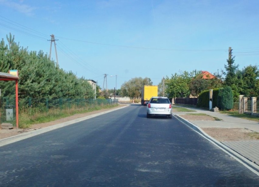 Przed  Krzyckiem Małym jest już asfalt, teraz prace we wsi