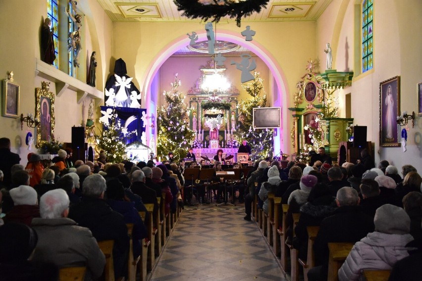 Koncert Młodzieżowej Orkiestry Dętej Kujawia dla Wiktorii w...