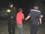 Policja w Jarocinie: Pijani rodzice opiekowali się dziećmi w parku [ZDJĘCIA]