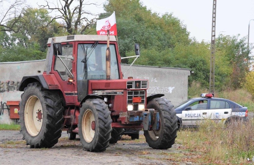 Rolnicy z Gniewkowa i okolic w ramach protestu wyjechali na...