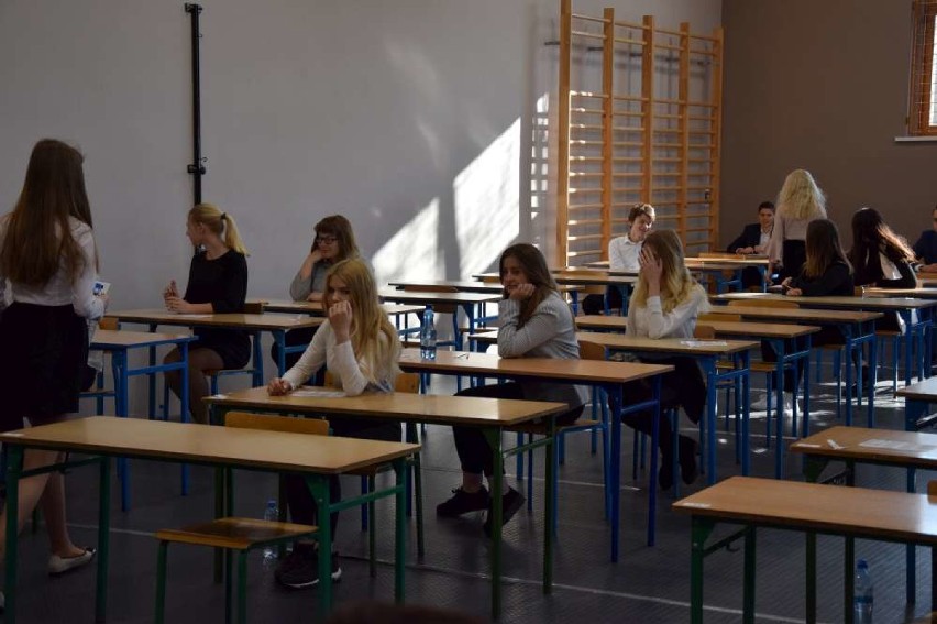 Egzamin gimnazjalny w Wągrowcu. Uczniowie rozpoczęli testy przyrodniczo-matematyczne 