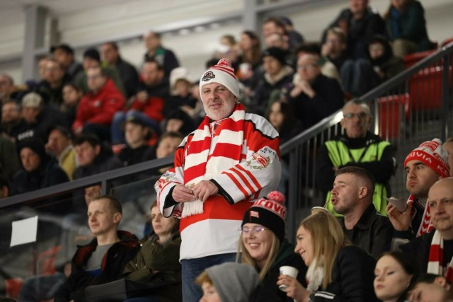 Na meczu GKS Tychy z Comarch Cracovią byli na Stadionie Zimowym kibice obu drużyn

  Zobacz kolejne zdjęcia. Przesuwaj zdjęcia w prawo - naciśnij strzałkę lub przycisk NASTĘPNE