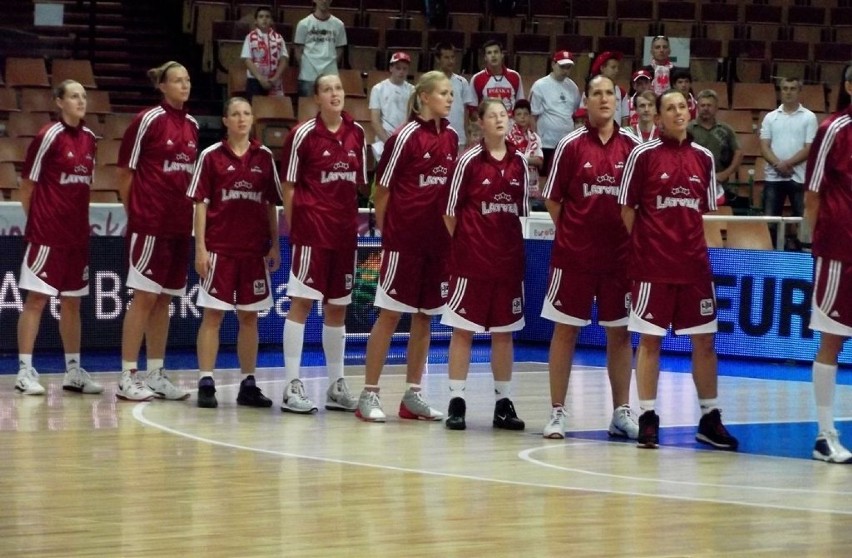 Łotewska reprezentacja podczas odgrywania hymnu narodowego....