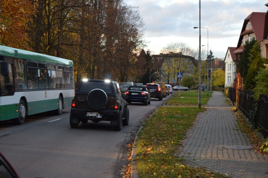 Jeden samochód na dwie osoby w Szczecinku. Jeździć coraz trudniej [zdjęcia]