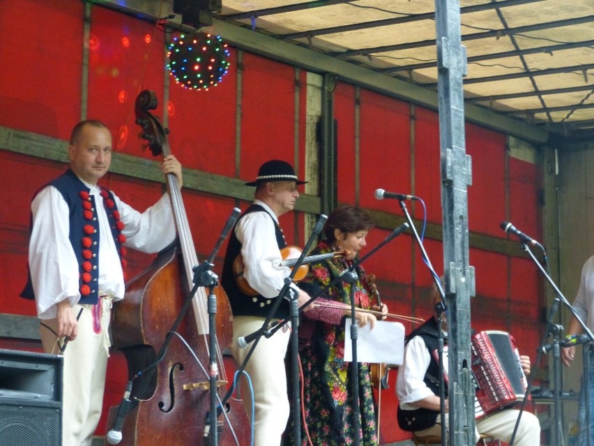 Podczas pikniku w Szarkach wystąpiła kapela góralska.
