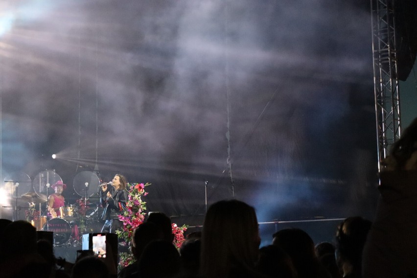 Koncert Natalii Szroeder w Obornikach. Wokalistkę przywitali fani [ZDJĘCIA]