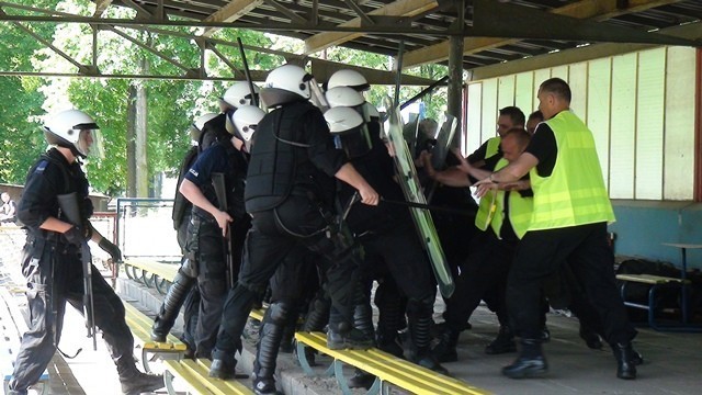 Policjanci z Cieszyna nie pierwszy raz ćwiczyli przywracanie ładu i porządku społecznego