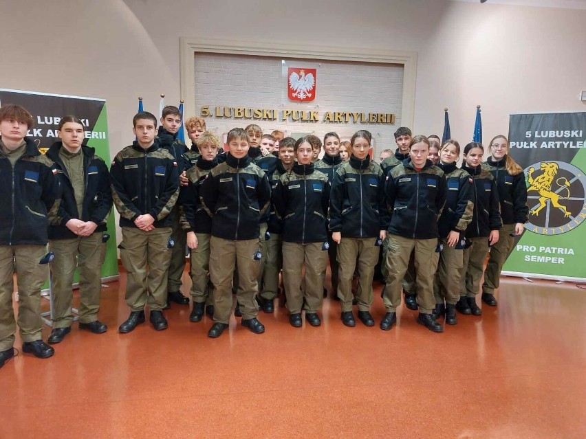 Uczniowie Zespołu Szkół Technicznych w Grodzisku Wielkopolskim otrzymali nowe mundury