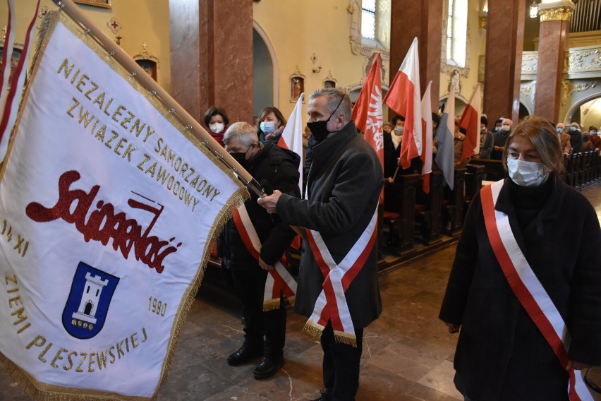 Pleszew. Minister Marlena Maląg modliła się za Ojczyznę i Powstańców Wielkopolskich wspólnie z mieszkańcami Pleszewa