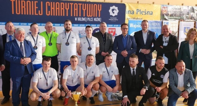 Drużyna oświęcimskiej policji wygrała turniej charytatywny służb mundurowych w Wojniczu