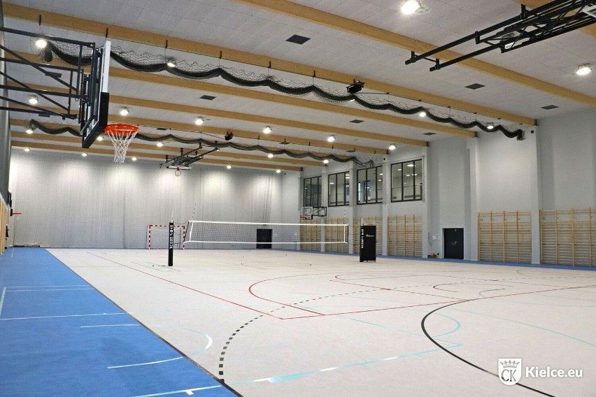 Nowa hala sportowa przy I Liceum Ogólnokształcącym w Kielcach jest gotowa. Trwa urządzanie   