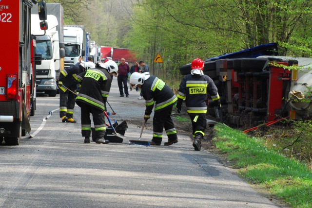 Wypadek w Tarcach: Zderzyły się dwie ciężarówki