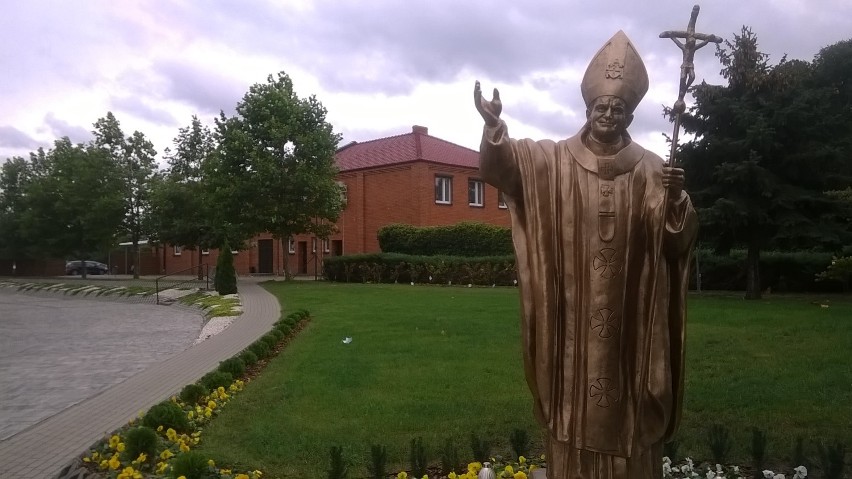 Ostrów: Jan Paweł II został upamiętniony (FOTO)