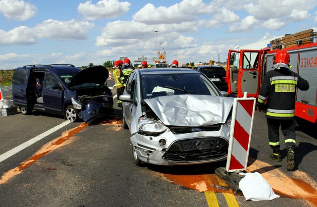 Wypadek na DK1 koło Piotrkowa. Siedmioro rannych, w pięcioro dzieci