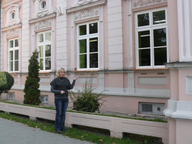 Najstarsza część biblioteki ma już nowe okna