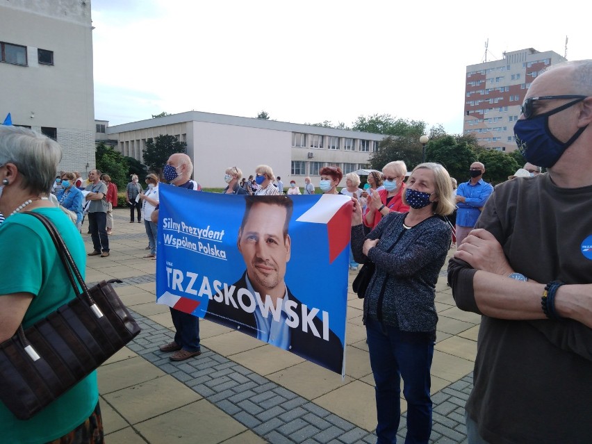 Agitacja do udziału w wyborach i poparcia Rafała Trzaskowskiego. Zobacz zdjęcia z wiecu w Puławach 