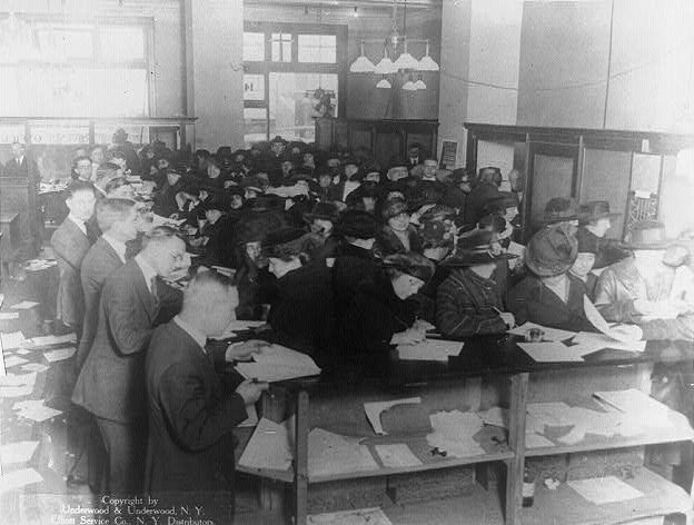 Źródło: http://commons.wikimedia.org/wiki/File:1920_tax_forms_IRS.jpg