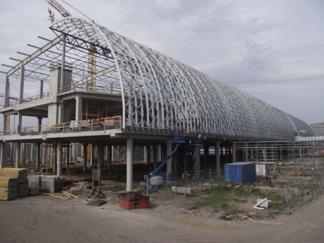 W czwartek zakończono budowę konstrukcji nowego dworca PKS i ...