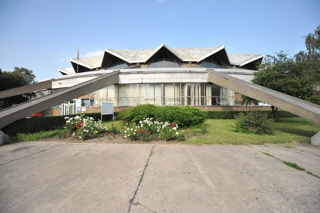 Hala Arena. Dzisiaj bardziej szpeci, niż przynosi chlubę...