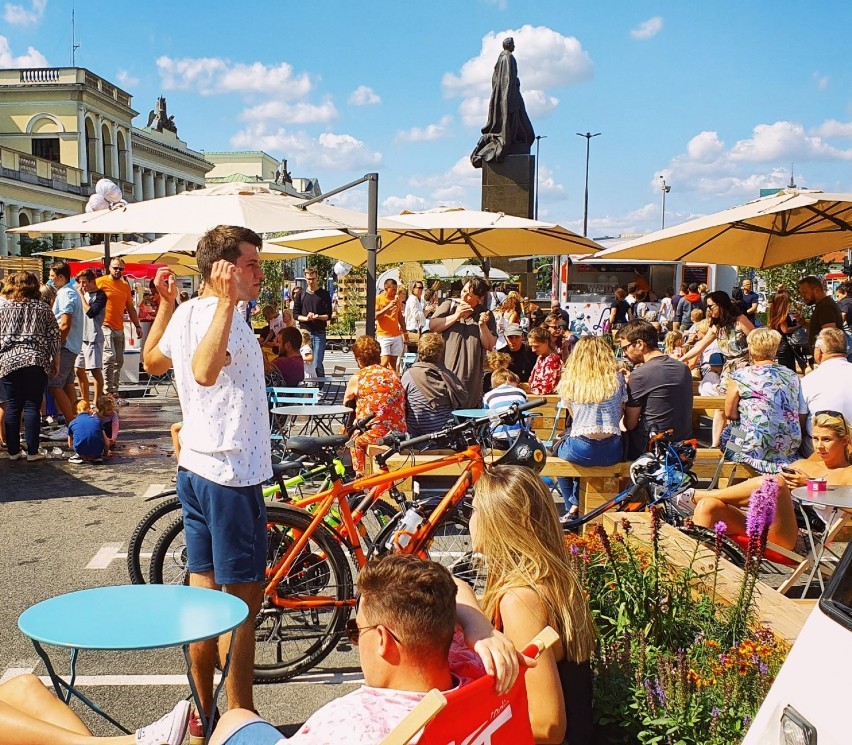 Plac Bankowy: Festiwal Wina to kolejny pomysł na ożywienie...