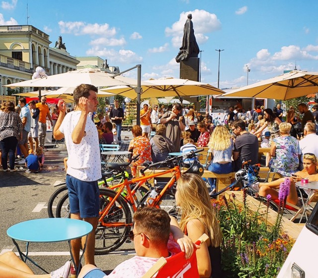 Plac Bankowy: Festiwal Wina to kolejny pomysł na ożywienie przestrzeni w sercu miasta