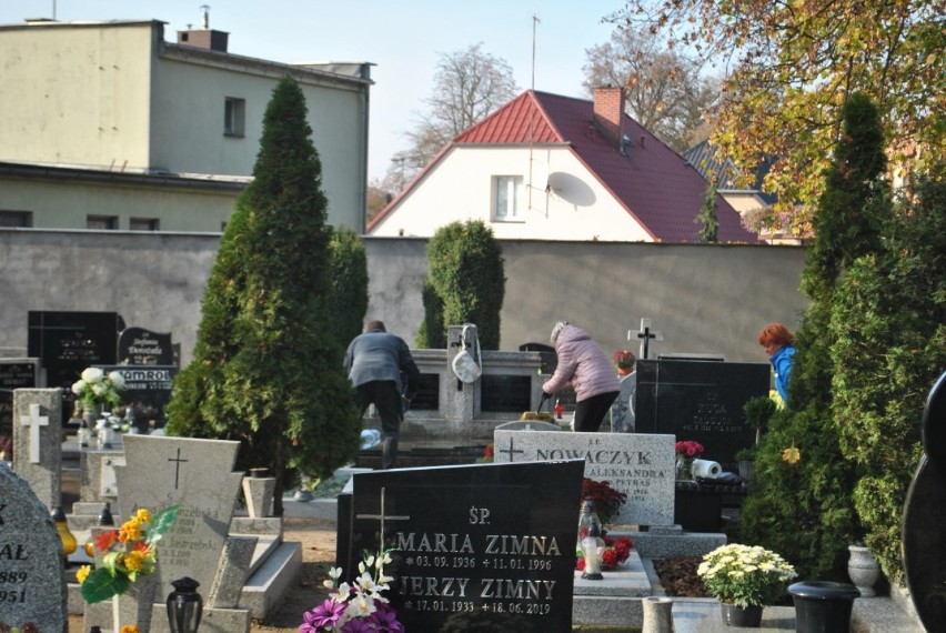Wolsztyn:trwają ostatnie porządki na cmentarzu przy ul. Lipowej