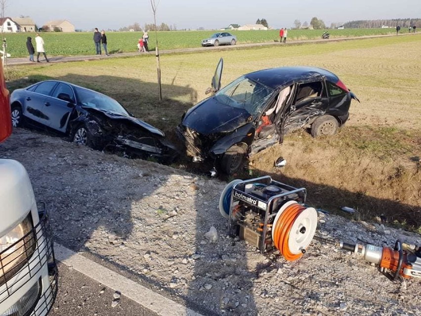 Wypadek w powiecie lipnowskim. 5 osób poszkodowanych, śmigłowiec LPR w akcji [zdjęcia]