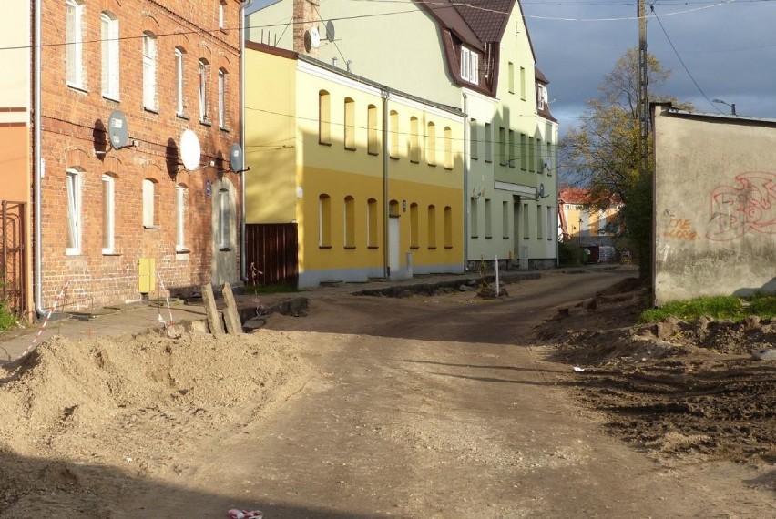 Kolejny etap rewitalizacji Malczewskiego. Trwa remont ulicy i chodnika