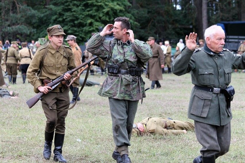 "Pomorska pułapka 1945". Inscenizacja historyczna na Pikniku Historycznym w Jastrowiu